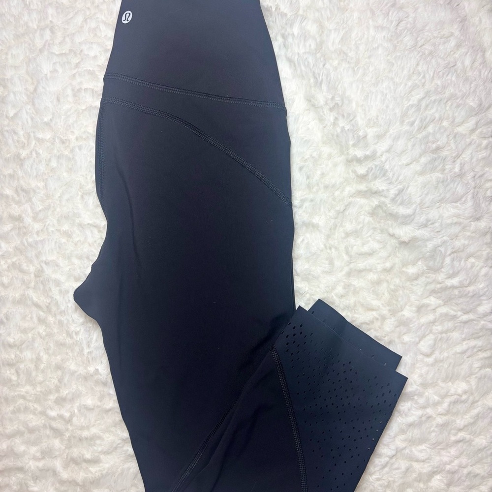 lululemon athletica Black Cropped Leggings Size 6
